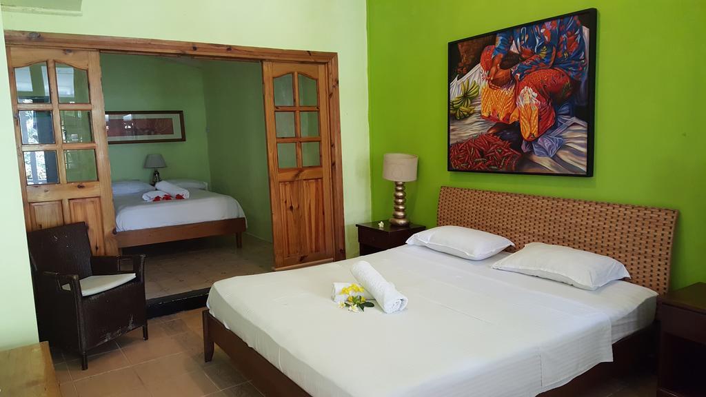 Beau Vallon Bungalows Екстериор снимка