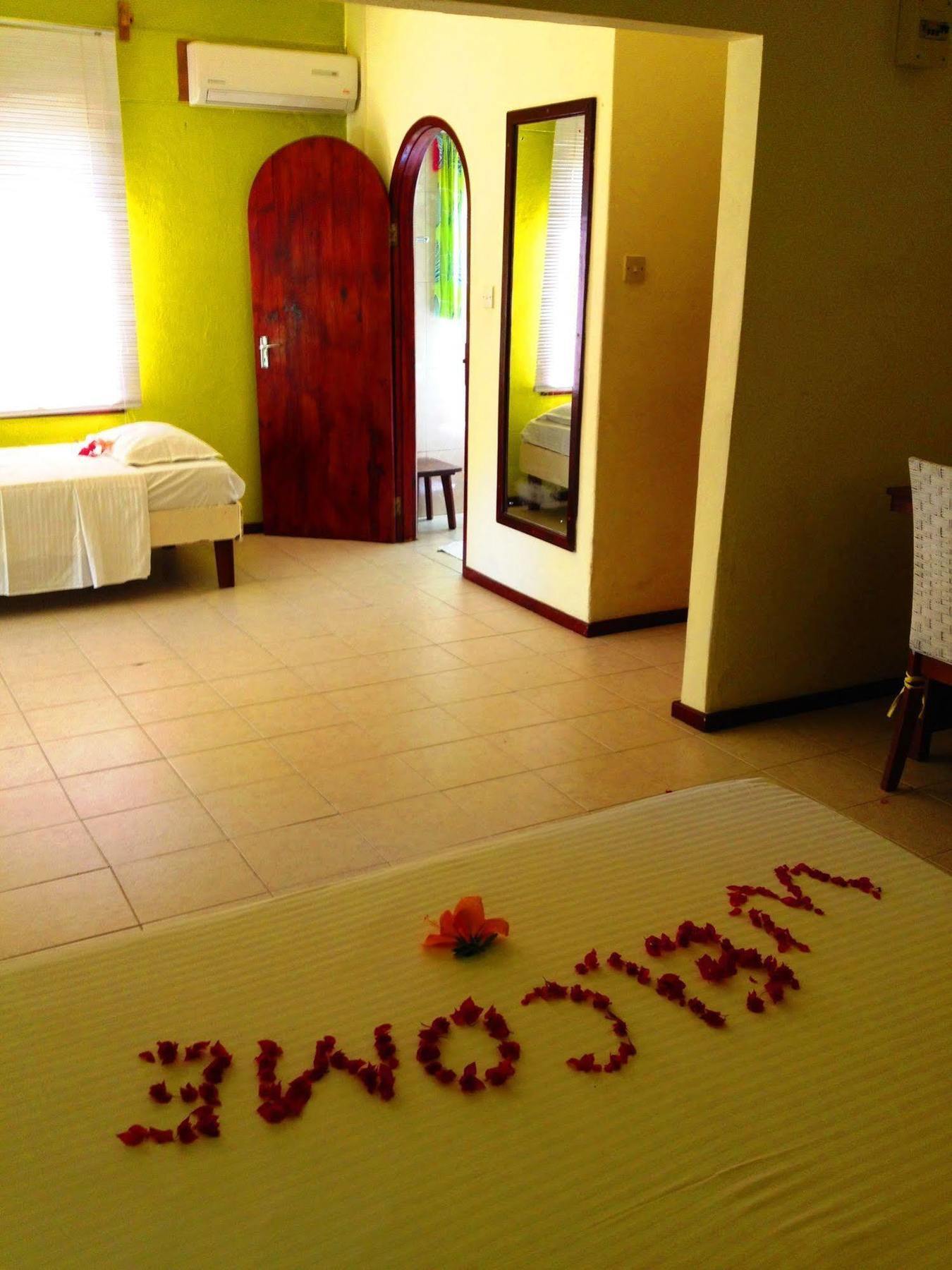 Beau Vallon Bungalows Екстериор снимка