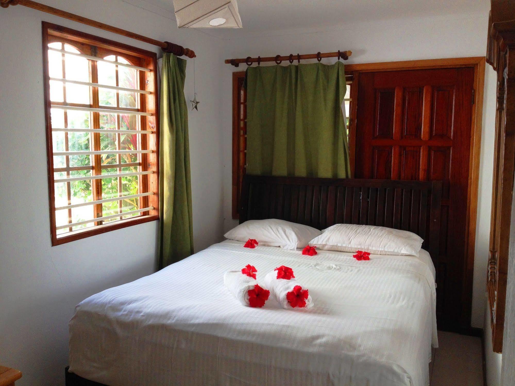 Beau Vallon Bungalows Екстериор снимка